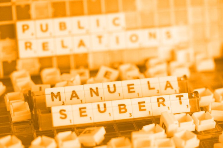 Wörter "Public Relation Manuela Seubert" gelegt aus Buchstabensteinen; Foto: (c) Manuela Seubert