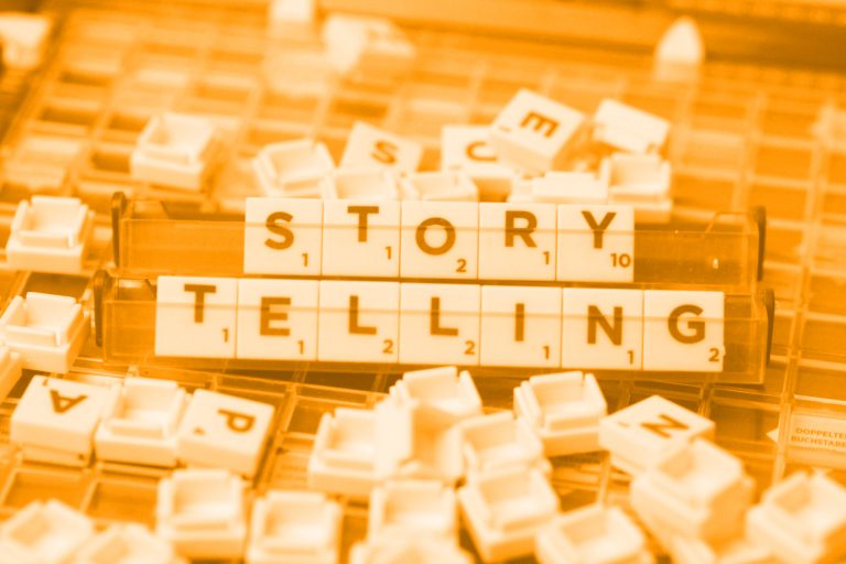 Wort "Storytelling" gelegt aus Buchstabensteinen; Foto: (c) Manuela Seubert